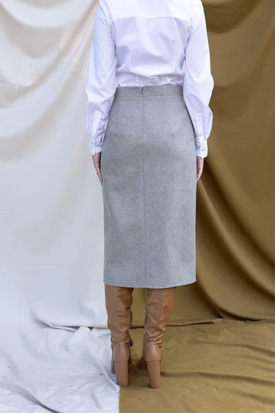 Fusta creion din lana cu slit pe picior