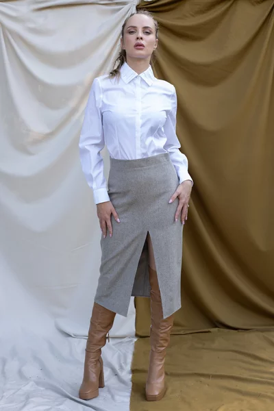 Fusta creion din lana cu slit pe picior