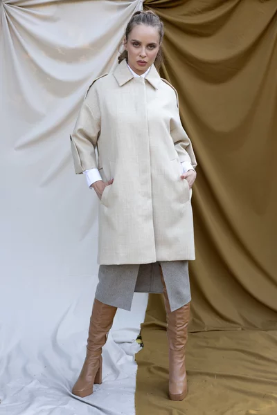 Fusta creion din lana cu slit pe picior